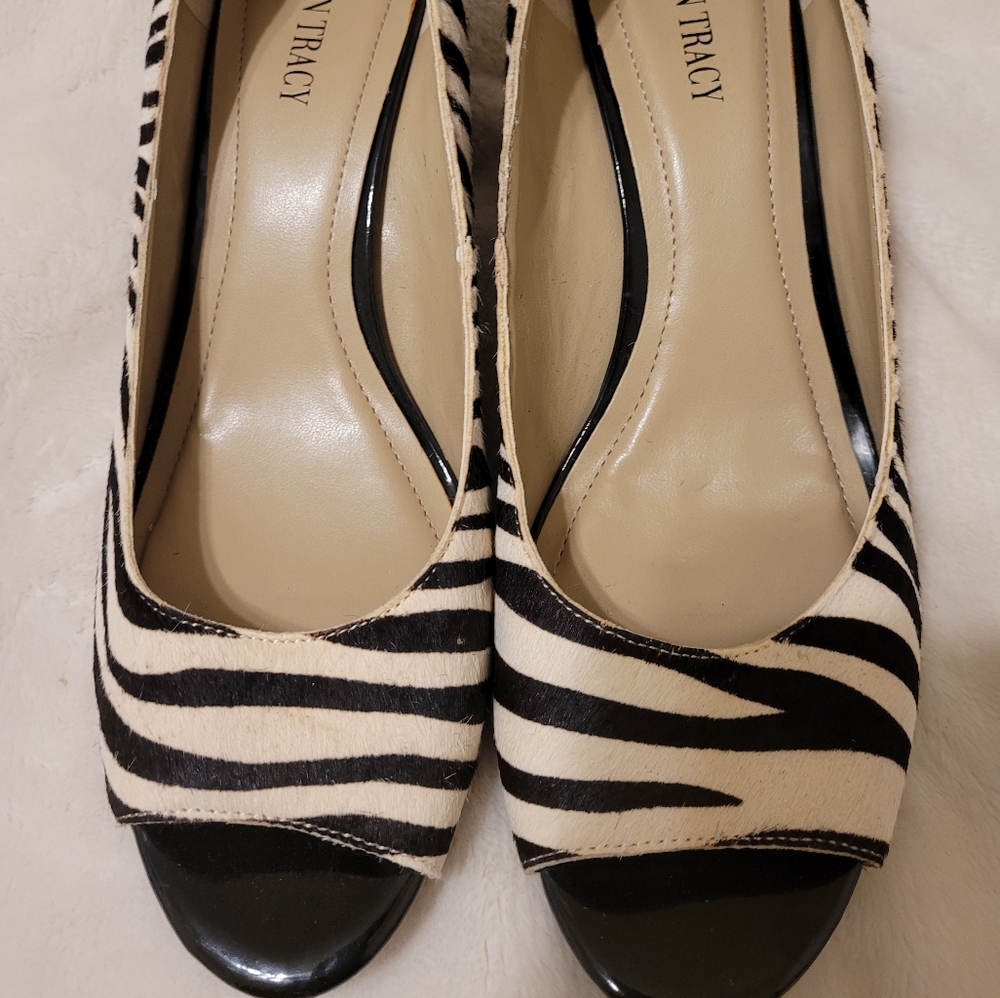 Ellen Tracy size 9 peep wedge